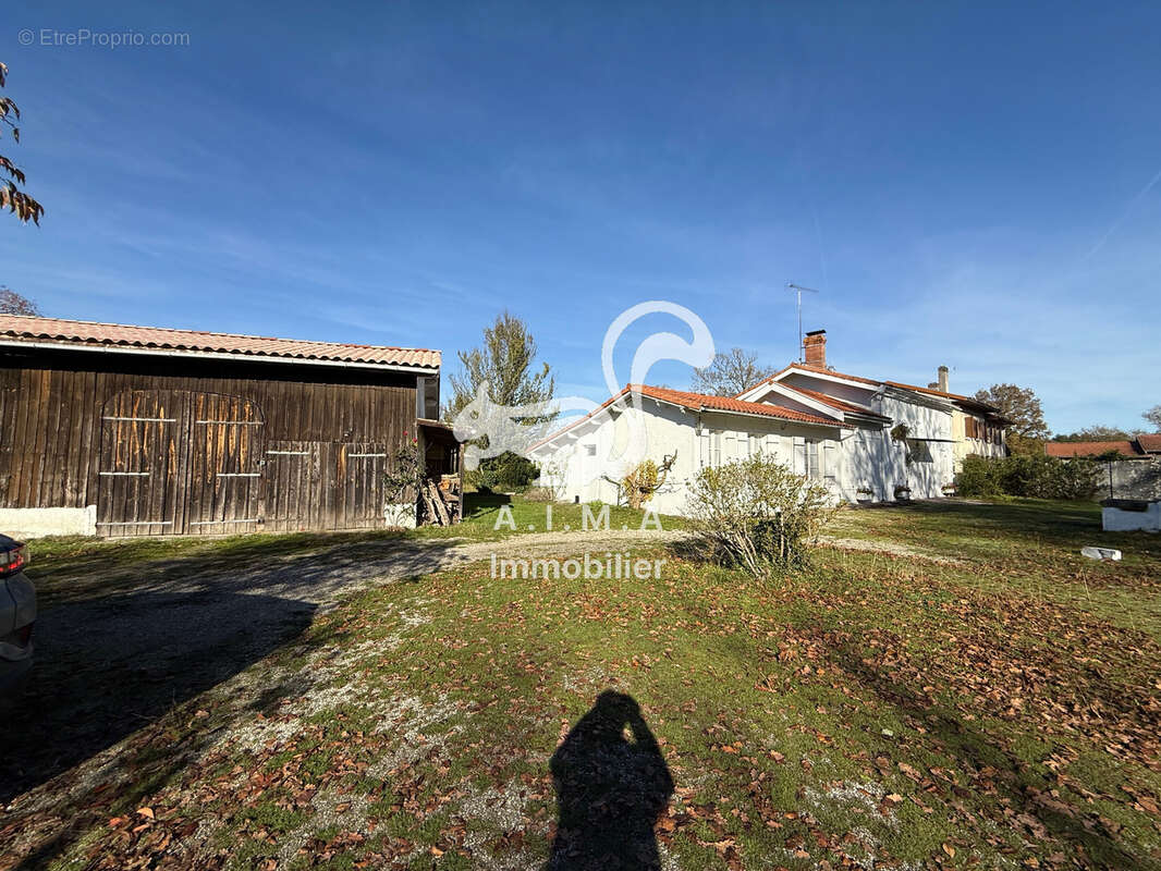 Mios, en quartier sur 5 000m2 de terrain maison avec appartement et grange - photo 5