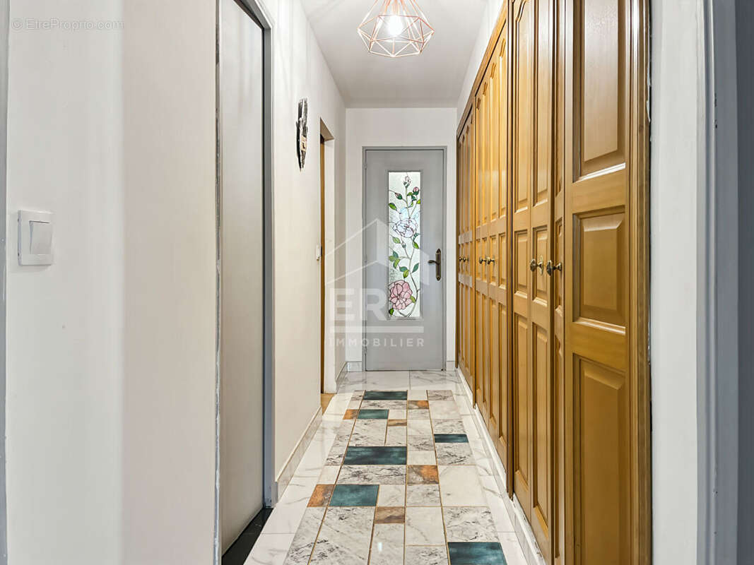 Appartement à MARSEILLE-4E