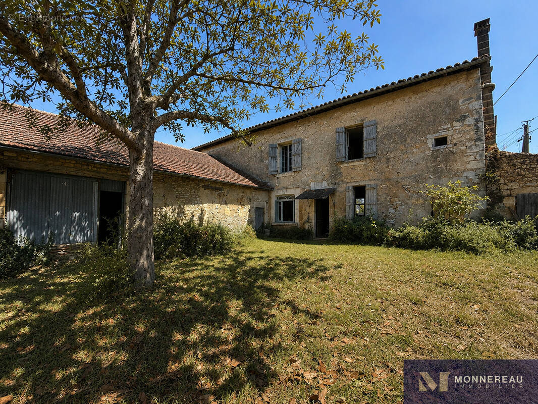 Batisse en pierre a renover - photo 1