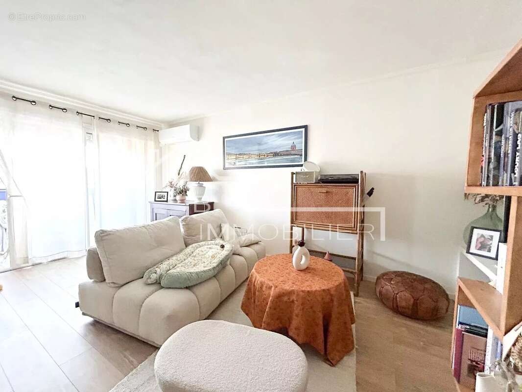 Appartement à VALLAURIS