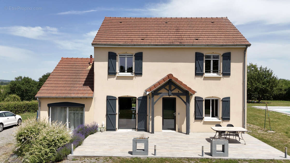 Maison à CERCY-LA-TOUR