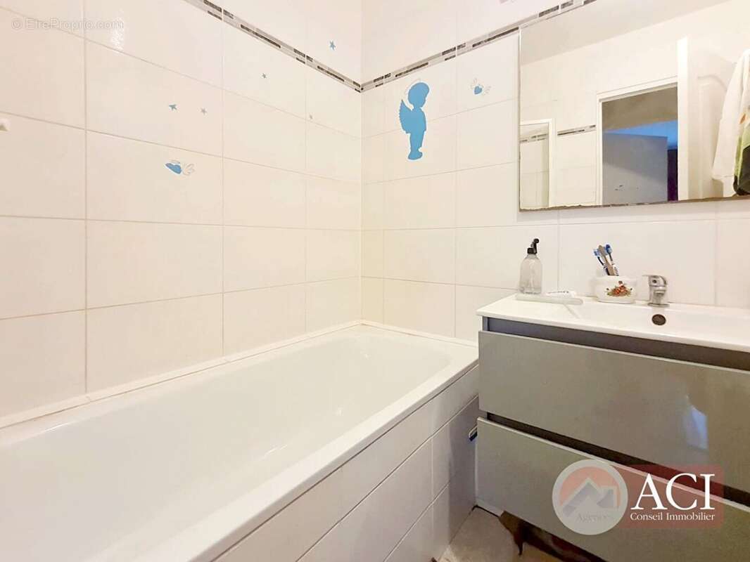 57198130g.jpg - Appartement à MONTMAGNY