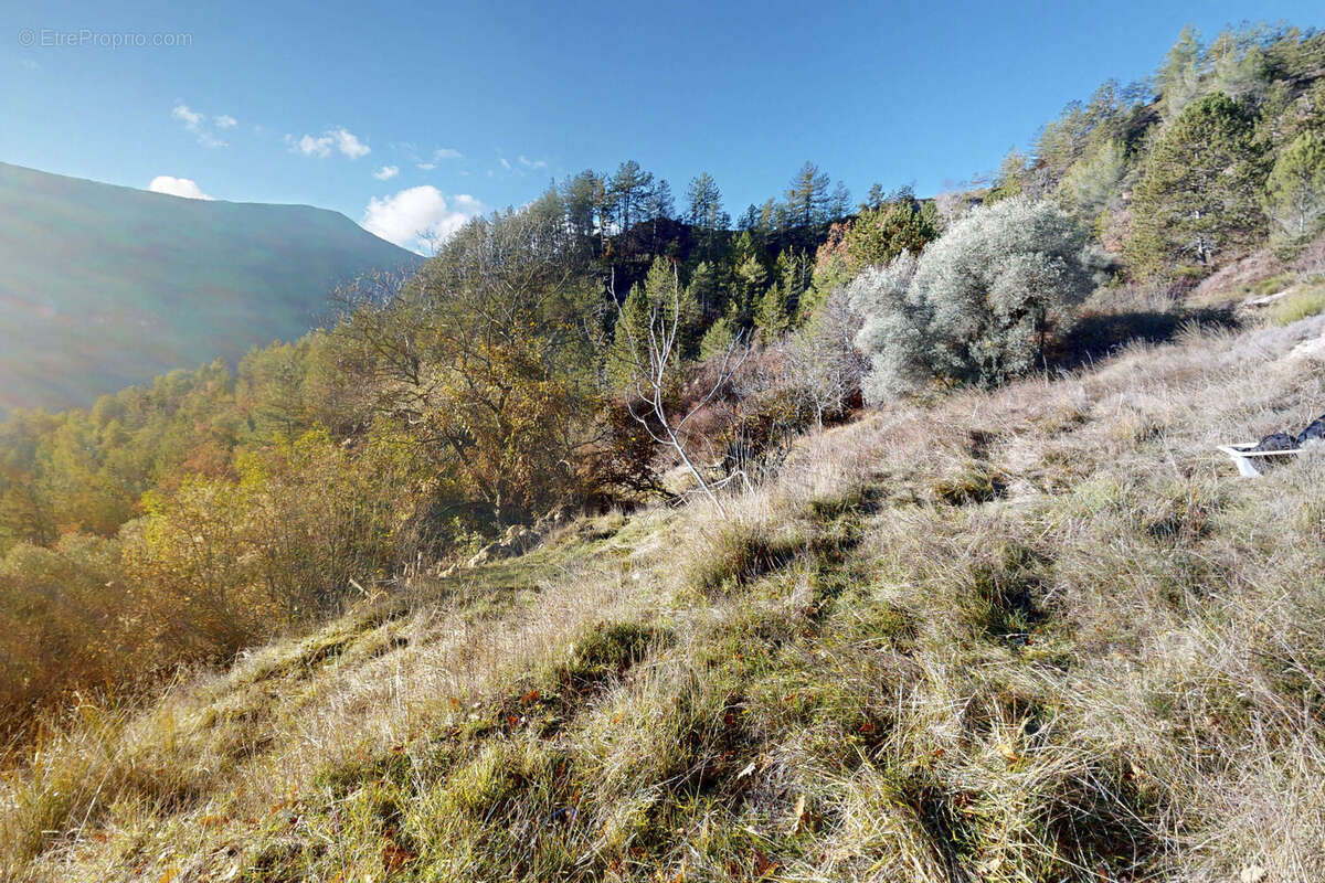 Terrain à PUGET-THENIERS