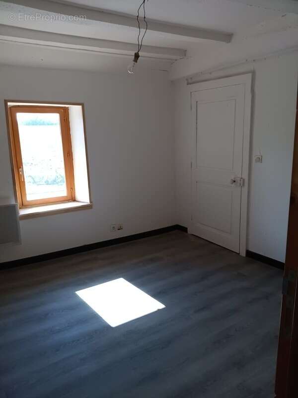 Maison à VAUCONCOURT-NERVEZAIN