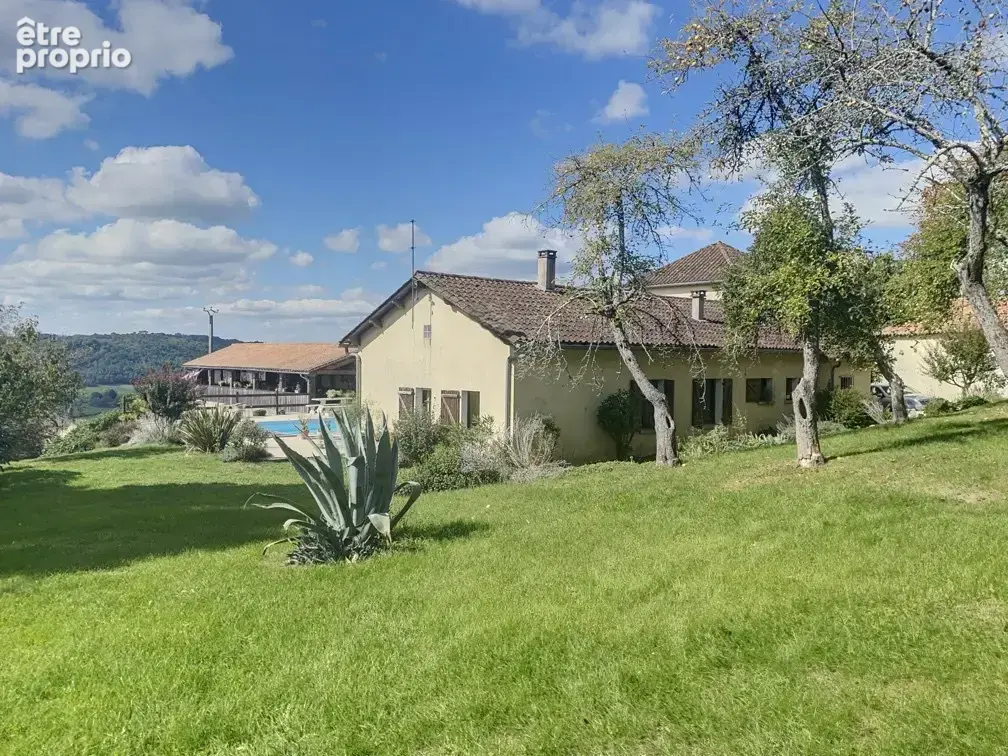 Belle propriete de 22 ha  avec maison d'habitation en perigord blanc - photo 1