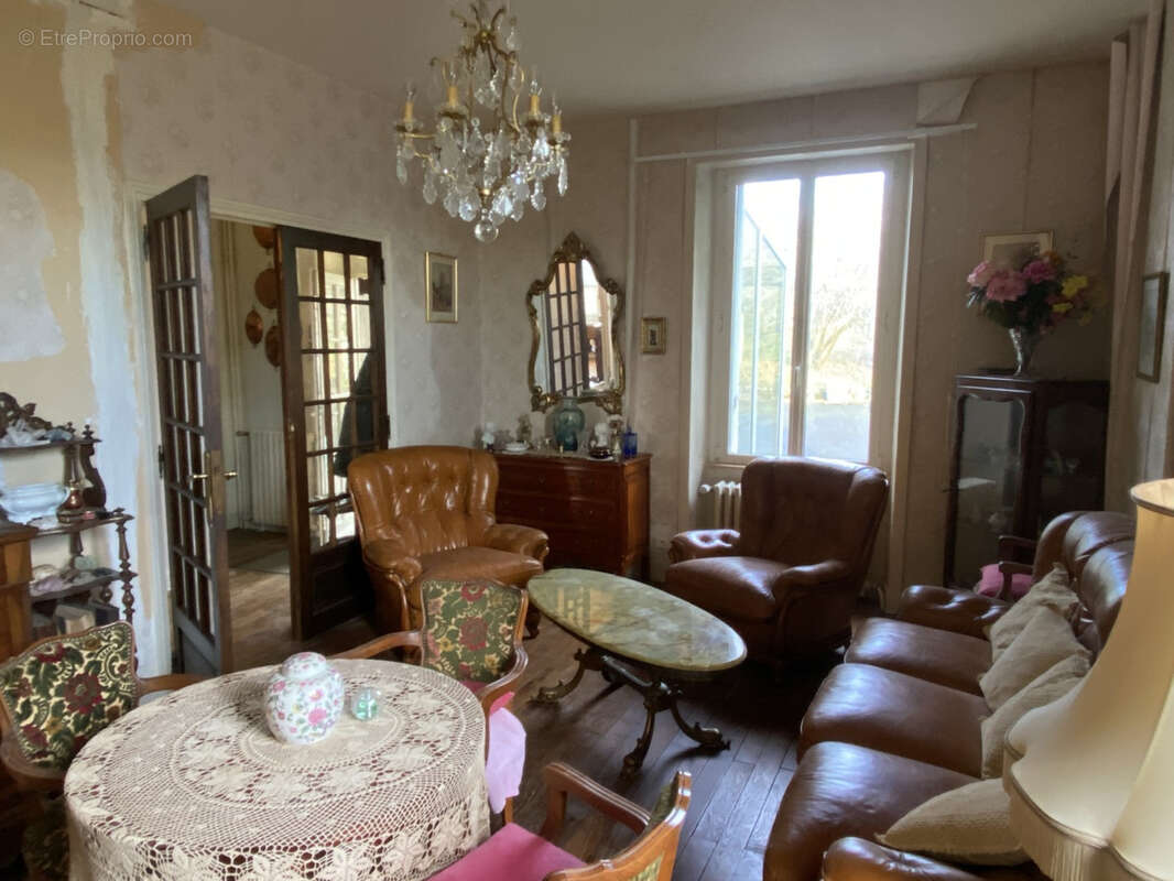 Maison à ARNAC-POMPADOUR