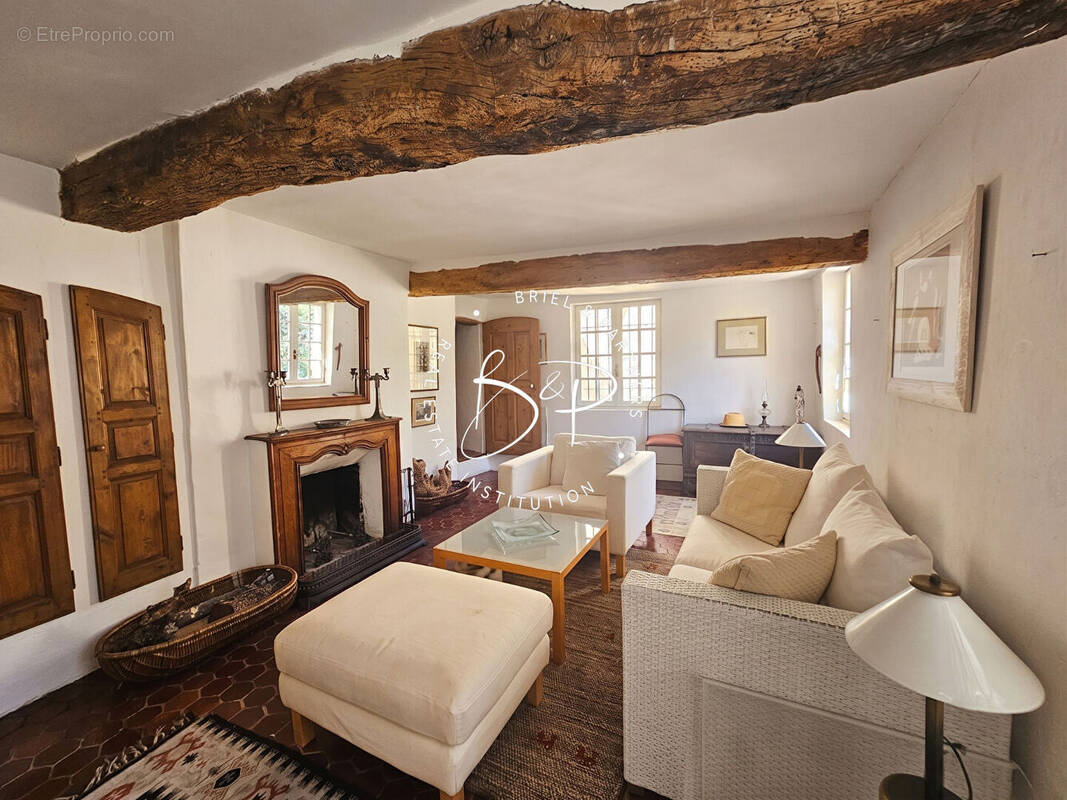 Maison à ENTRECASTEAUX