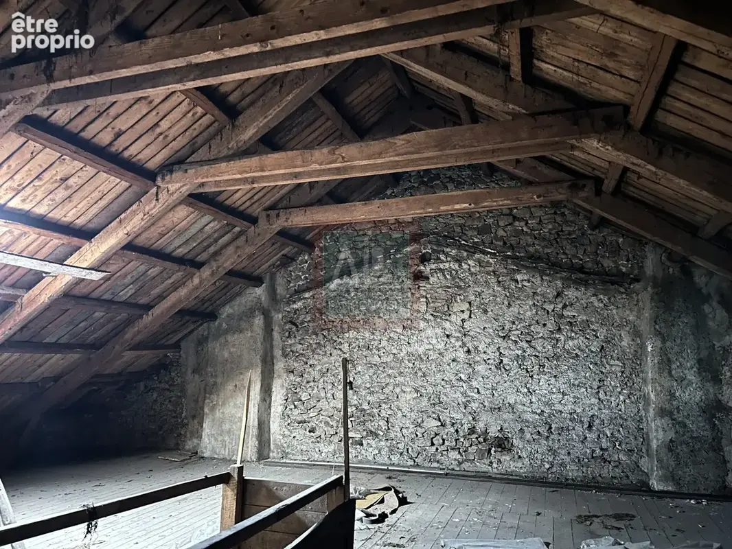 Immeuble à rénover en centre-ville de Langogne - photo 10