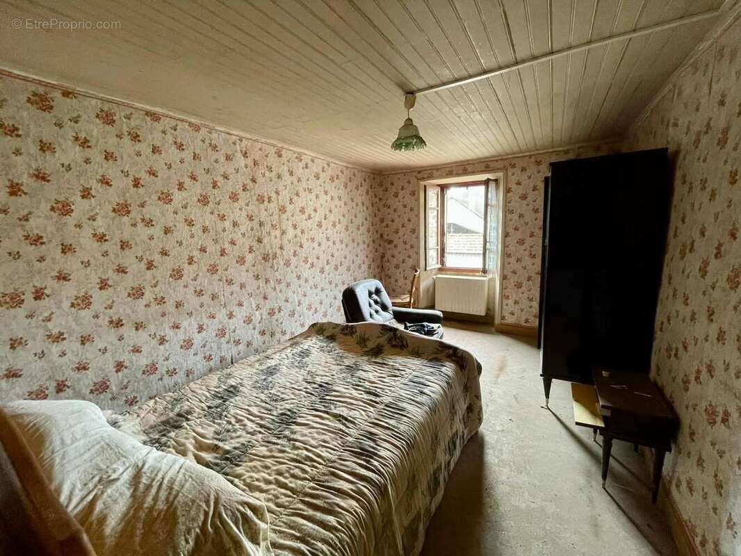 Maison 100 m² à Saint-Quentin-La-Chabanne  - photo 7