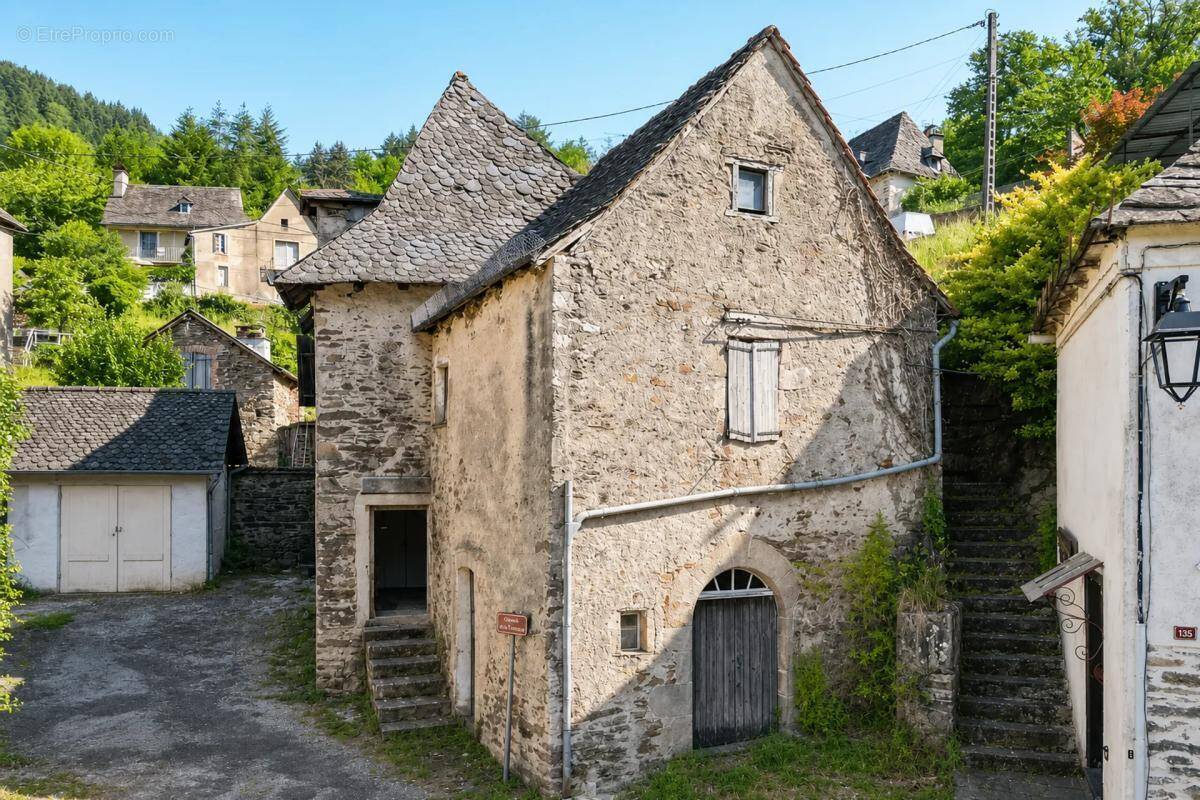 Maison à LAVAL-DE-CERE
