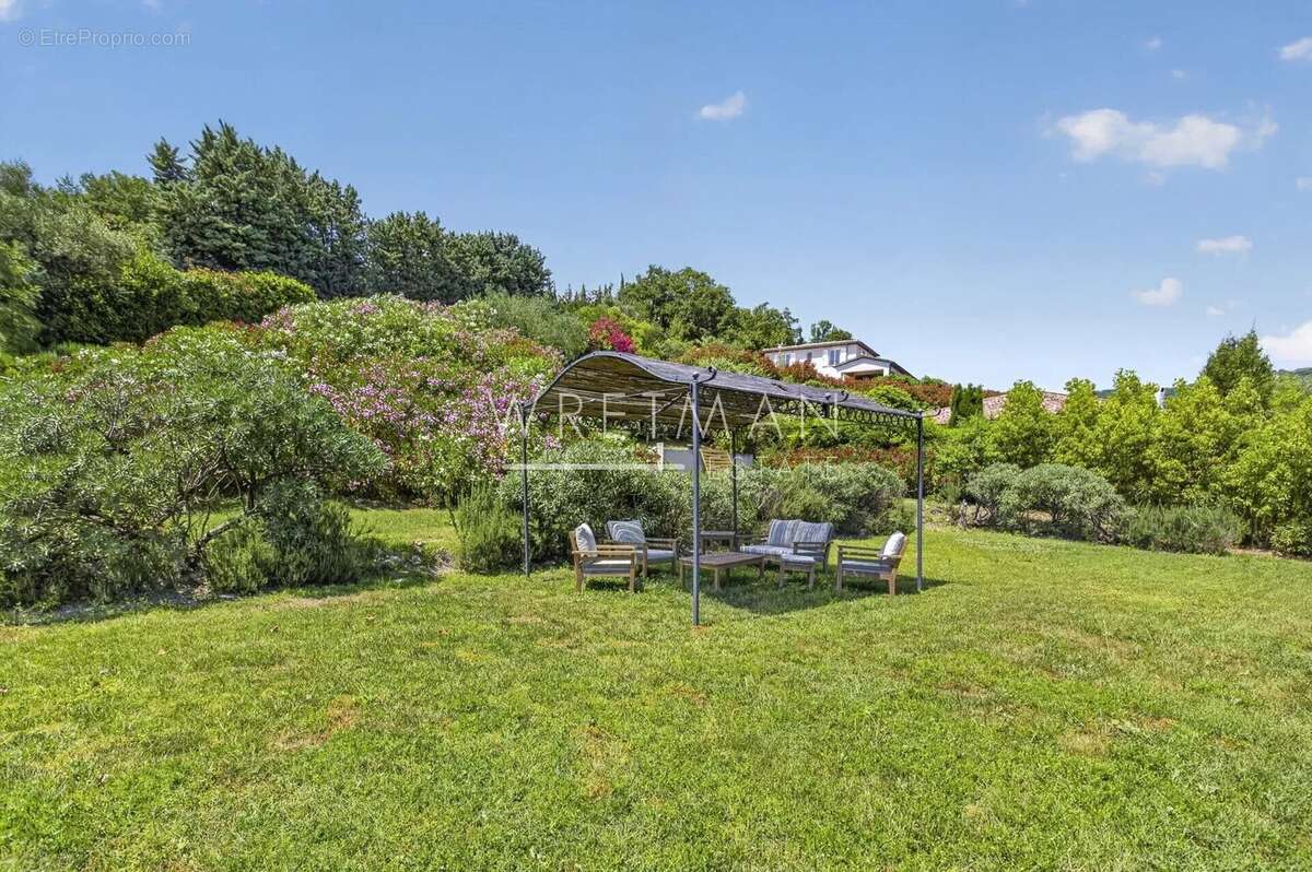 Maison à CHATEAUNEUF-GRASSE