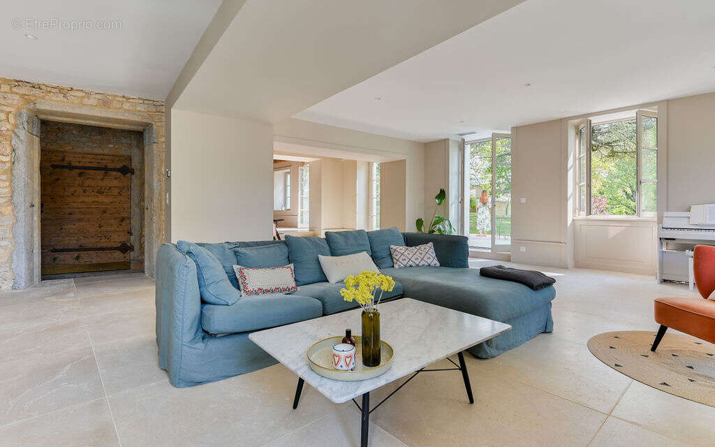Hauteurs de Saint-Cyr-au-Mont-d'Or   Propriété de Maître de 340 m2 - 8 pièces 5 suites - photo 12