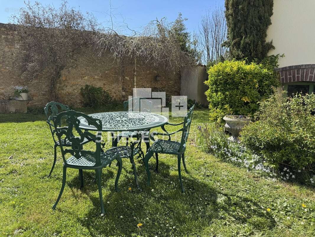 Maison 280 m² à Saint-Prix  - photo 10