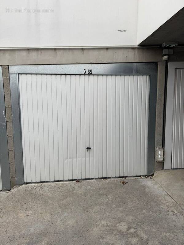 Parking à SAINTE-LUCE-SUR-LOIRE