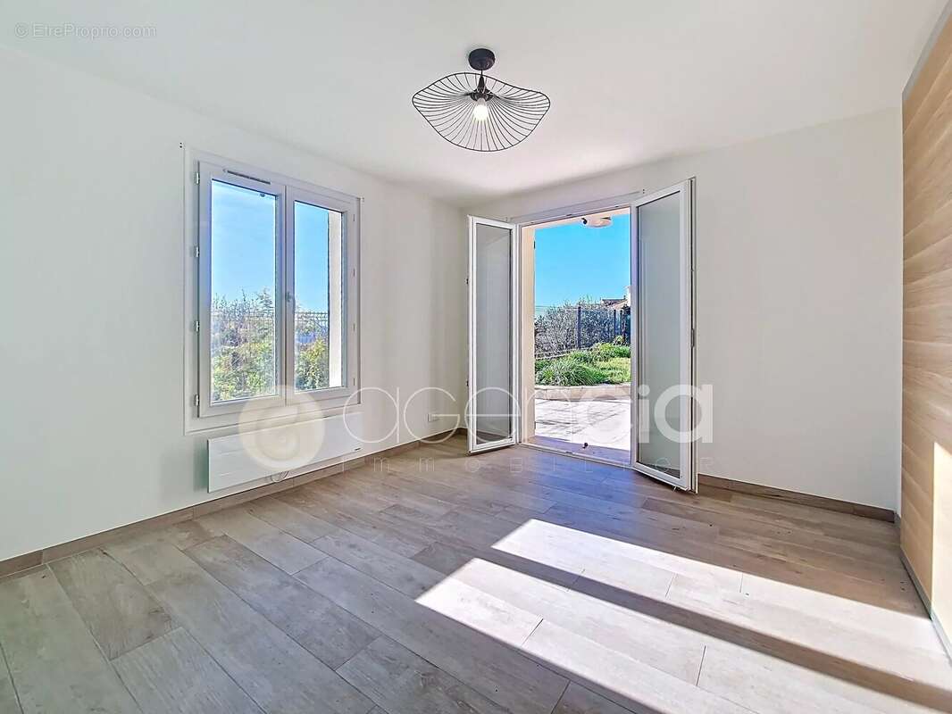 Appartement à SPERACEDES