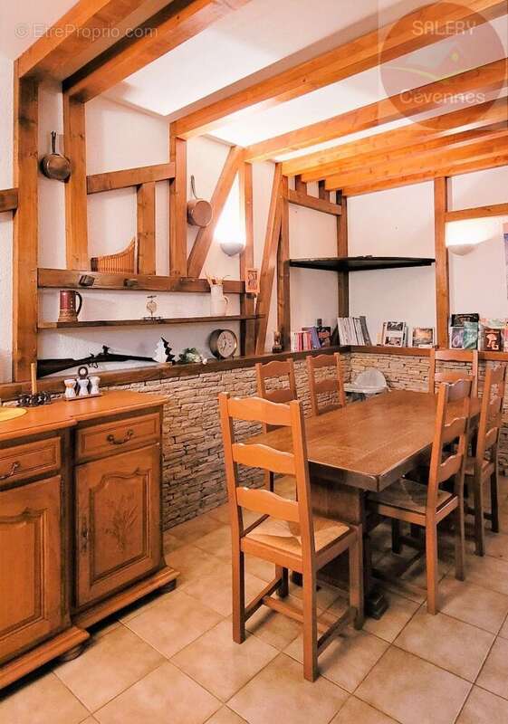 Maison à MAS-SAINT-CHELY