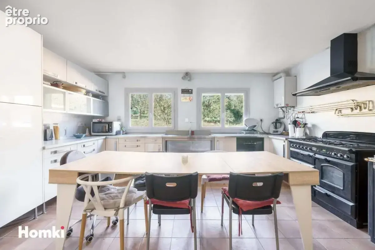 Propriété et 3 gites / T7 de 500 m² à Saint-Montan 07220 - photo 5