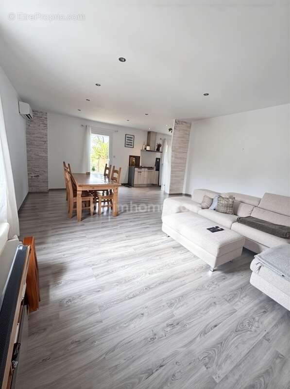 Maison à ROULLET-SAINT-ESTEPHE