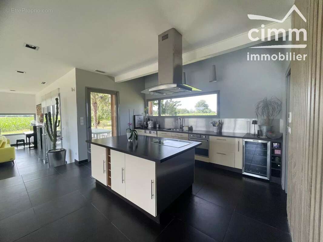 POUCHARRAMET —Villa d'architecte – 160 m² – Piscine – Parc de 3 500 m² – Vue campagne, lac et Pyrénées - photo 6