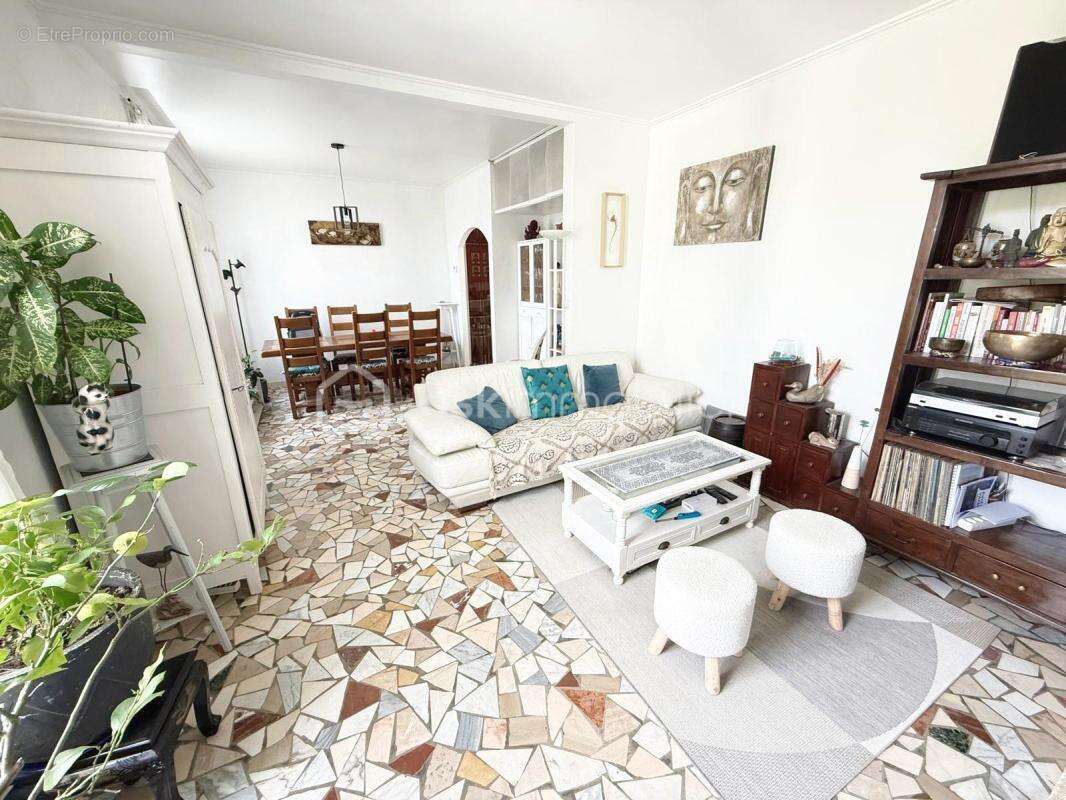 Maison à SAINTE-GENEVIEVE-DES-BOIS