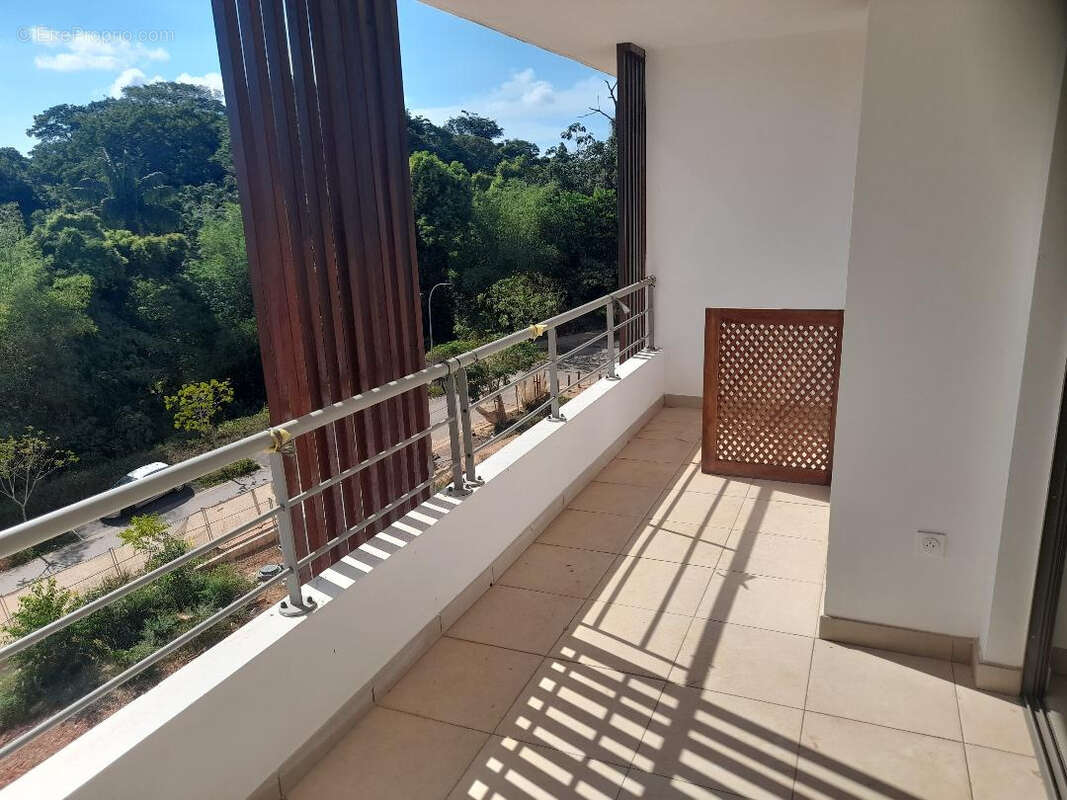 Appartement à REMIRE-MONTJOLY