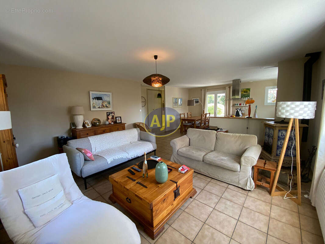 Maison à VENDAYS-MONTALIVET