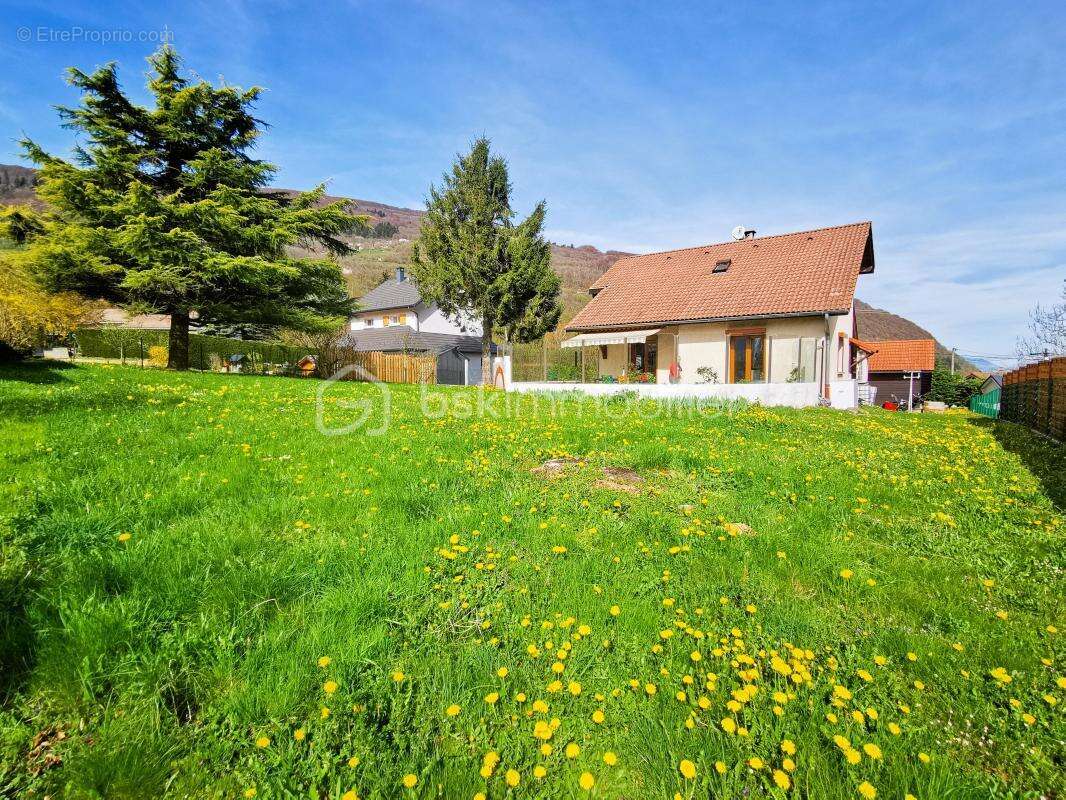 Laffrey 38220 – maison familiale 4 chambres – 1200 m² de terrain plat– garage et dependances - calme et vue degagee - photo 8