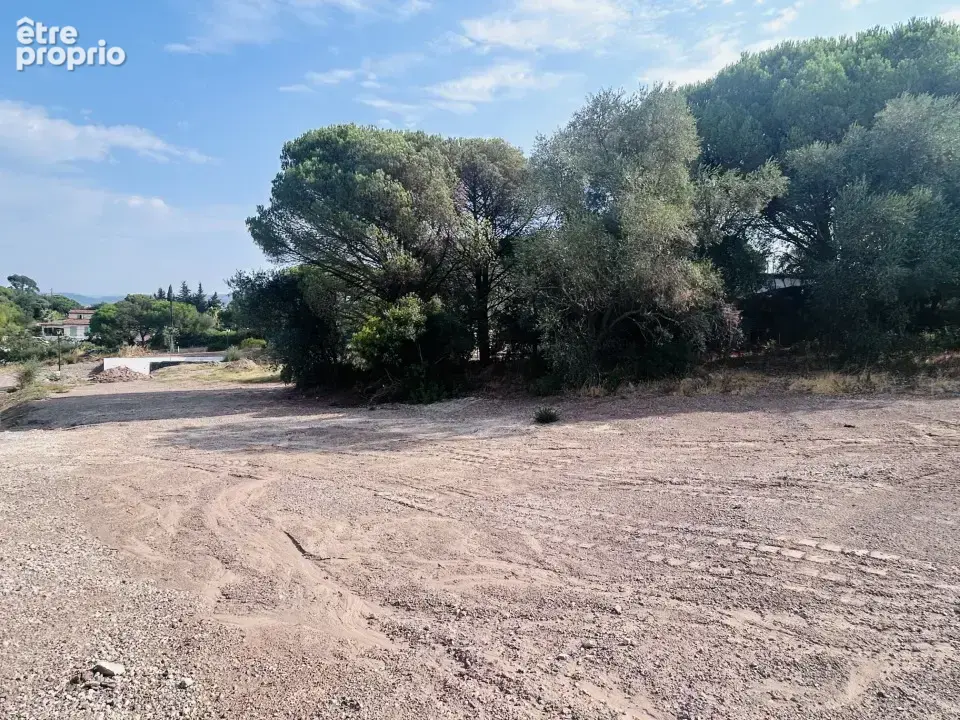 Terrain à ROQUEBRUNE-SUR-ARGENS