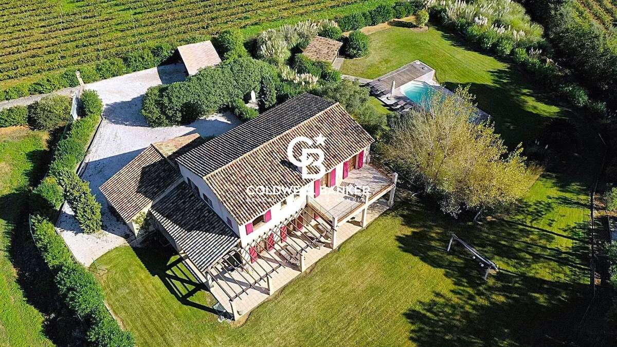 Élégante Villa Provençale avec Piscine au Cœur des Vignes - photo 2