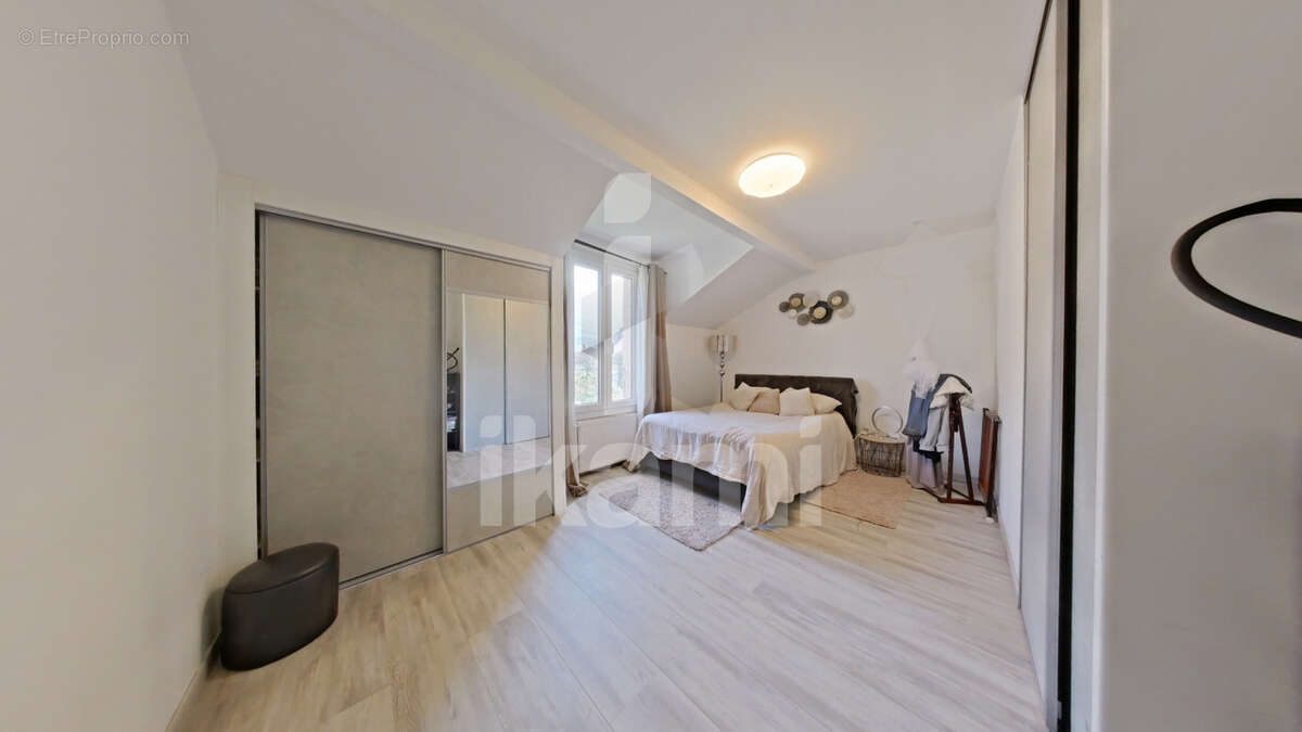 Maison à GILLY-SUR-ISERE