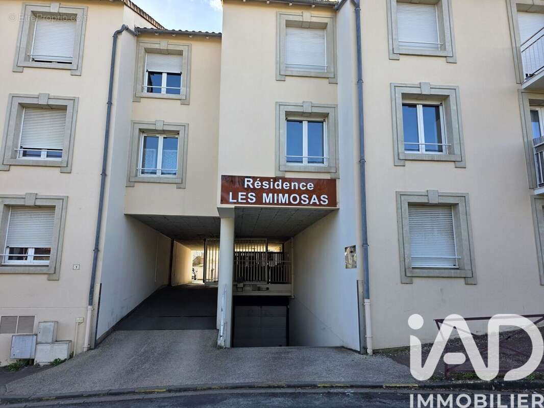 Photo 2 - Parking à BUXEROLLES