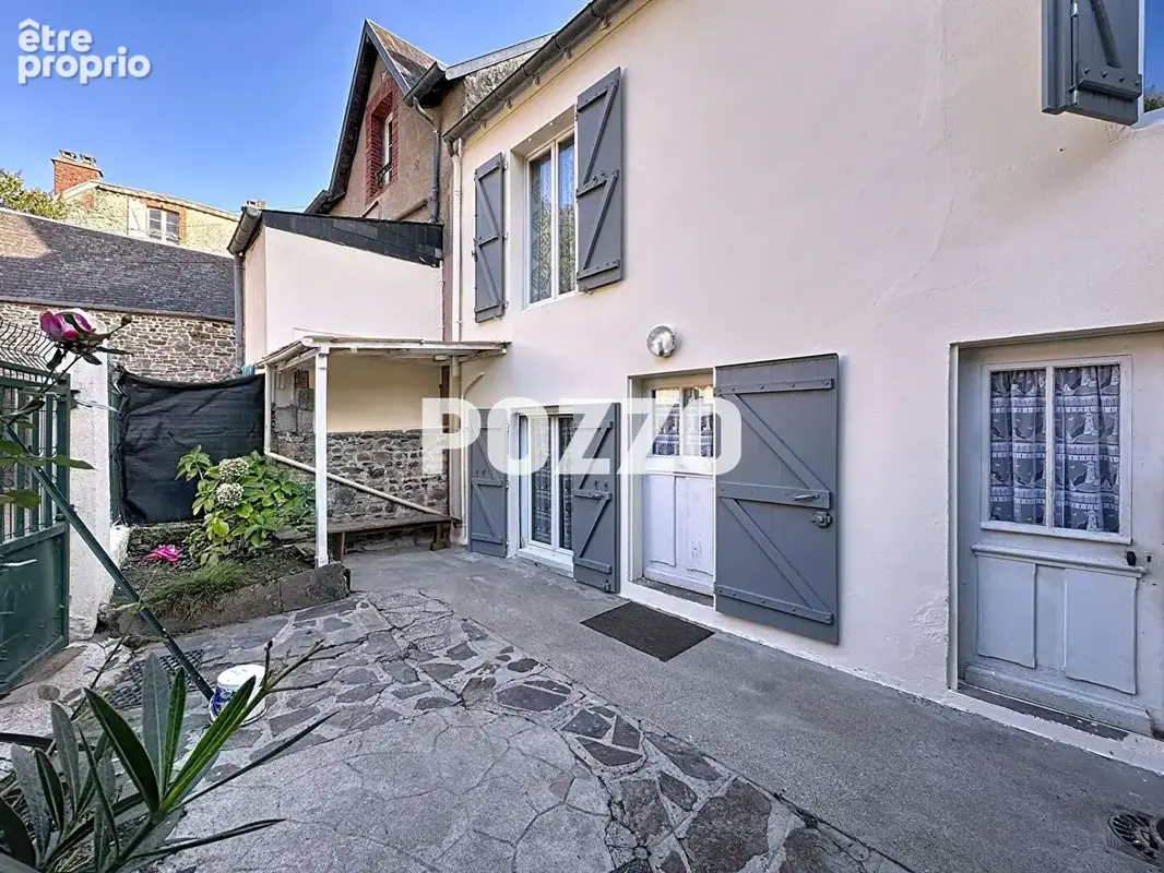 Maison  de bourg Saint Jean Le Thomas 6 pièces, 4 chambres de 99 m2, terrasse, garage, jardin et verger - photo 13