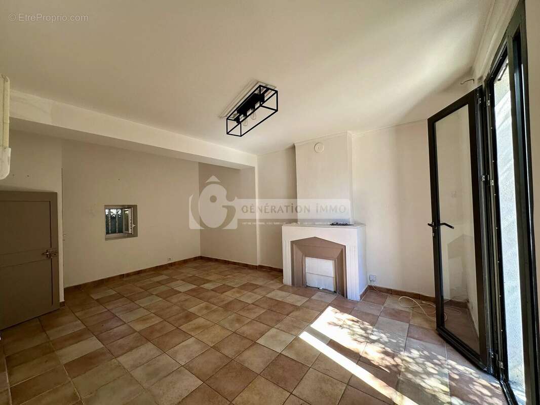 Appartement à FONTVIEILLE