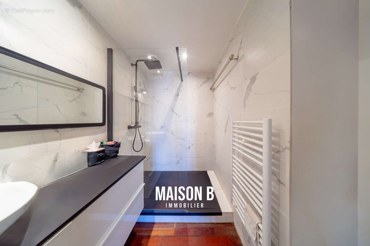 Appartement à MARSEILLE-1E