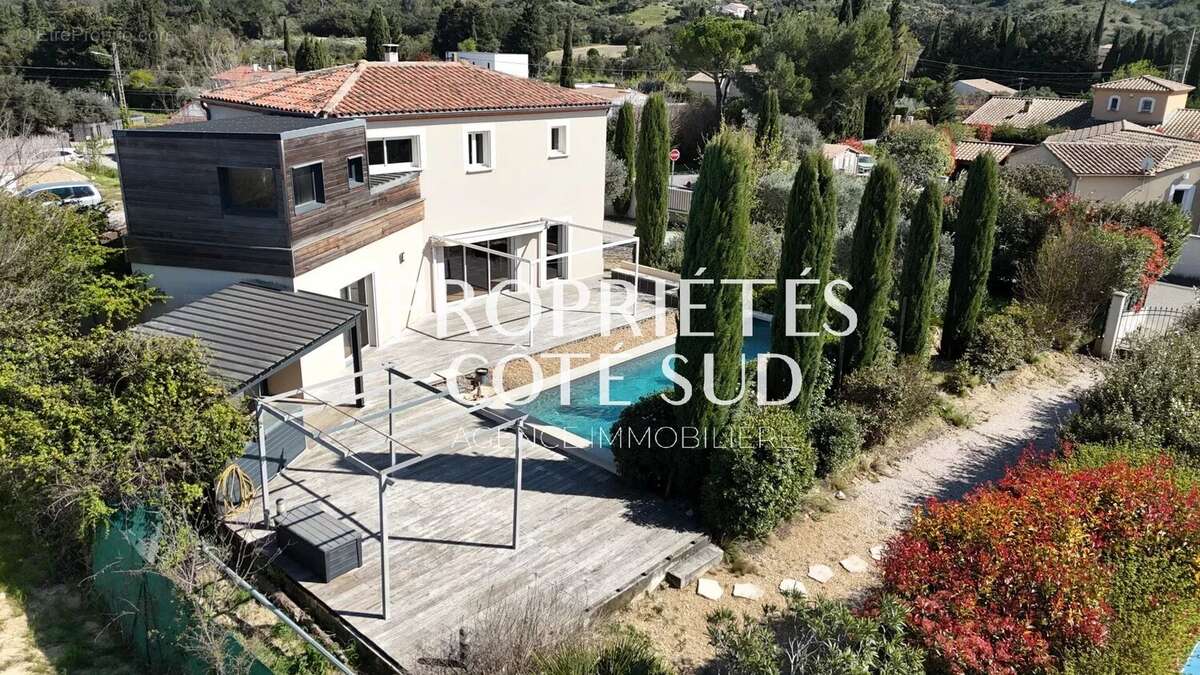 PUJAUT – Villa 166 m²  Piscine  Terrain 1 000 m² sans vis-à-vis  Vue village - photo 2