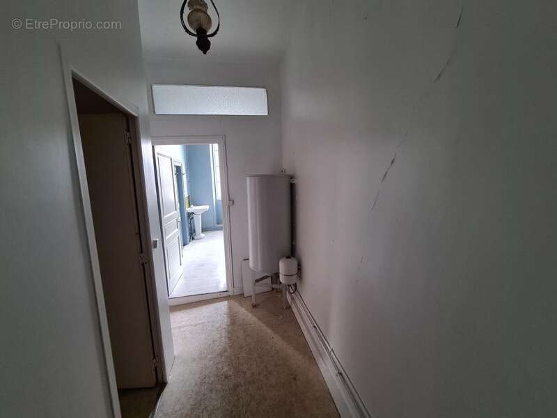 Appartement à VILLEBOIS-LAVALETTE