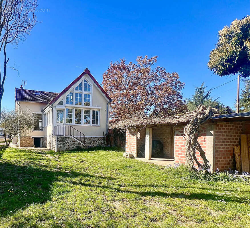 Maison 4 pièces à vendre à Brie Comte Robert - 335 000 - photo 2