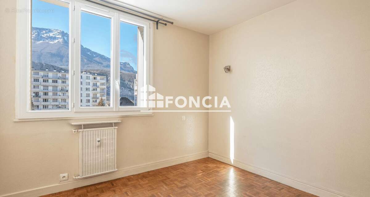 Appartement à LE PONT-DE-CLAIX