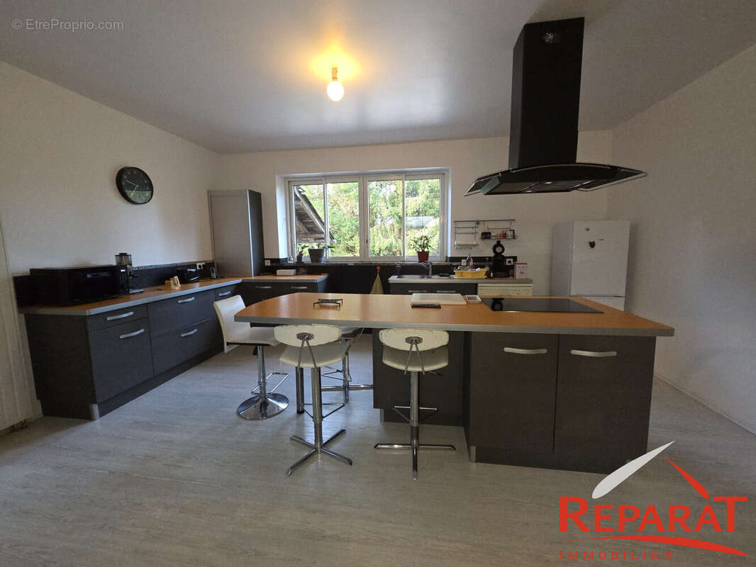 Commerce à SAINT-CLEMENT