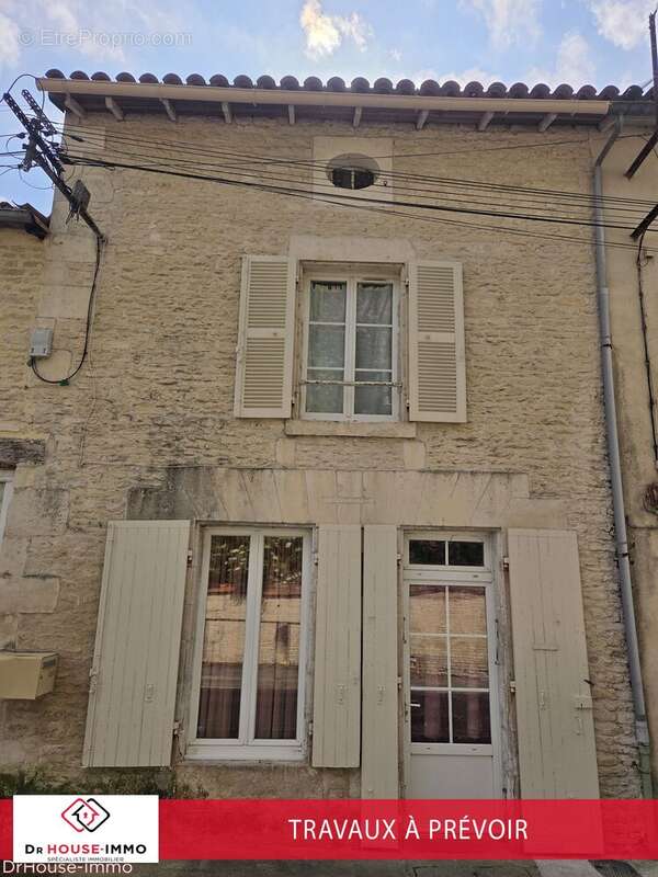 Maison à MAUZE-SUR-LE-MIGNON