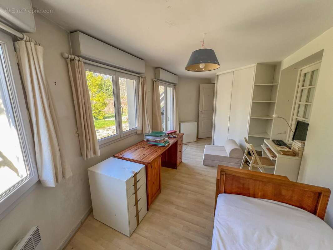 Maison à LE MESNIL-SAINT-DENIS