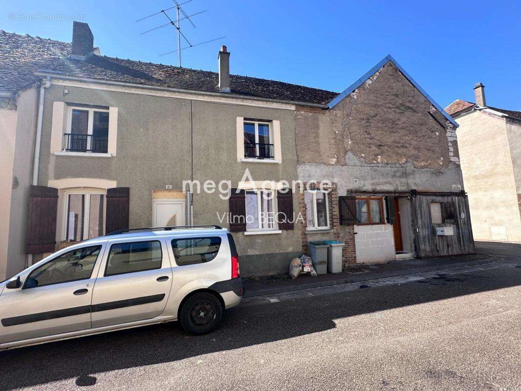 Appartement à VILLENEUVE-L'ARCHEVEQUE