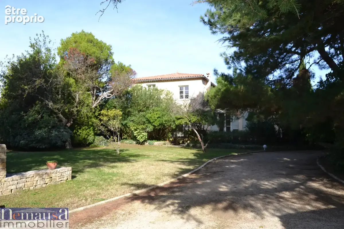 Tarascon, villa de 209m2 sur une parcelle de 2698m2 avec piscine - photo 2