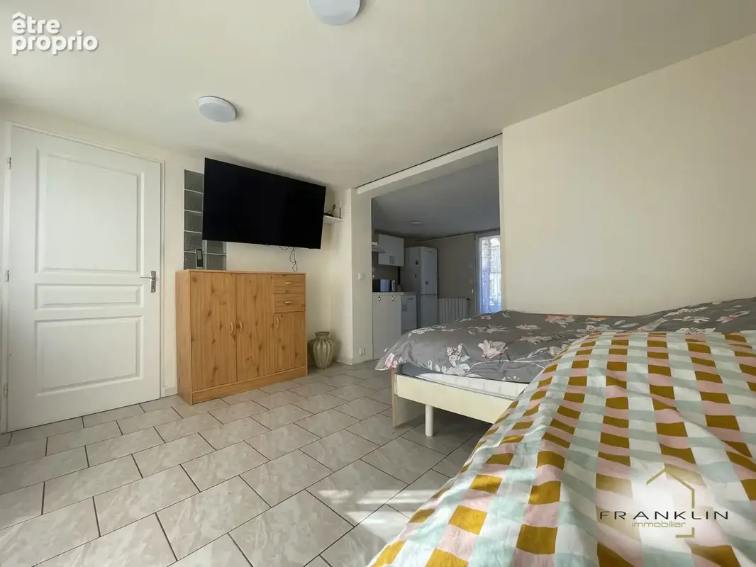 Pavillon traditionnel  - 113 m2 habitables - 3 chambres -1 studio aménagé - 1 dépendance - Beau jard - photo 22