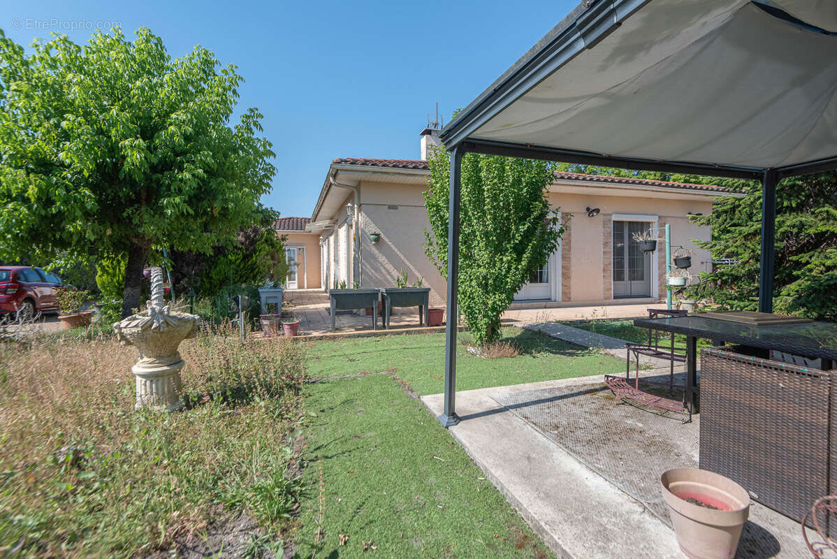 Maison à LATRESNE