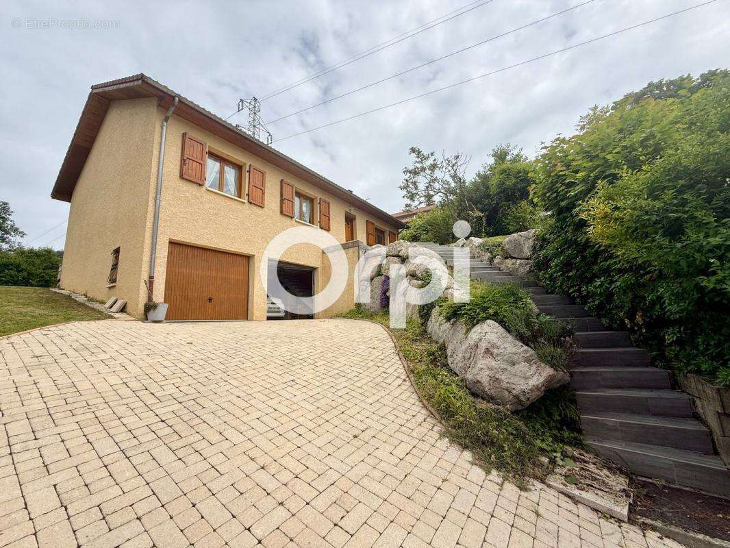 Maison à FROGES