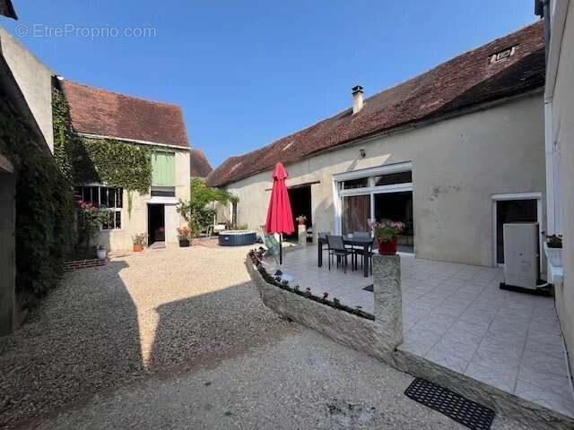 Maison à BRIENON-SUR-ARMANCON