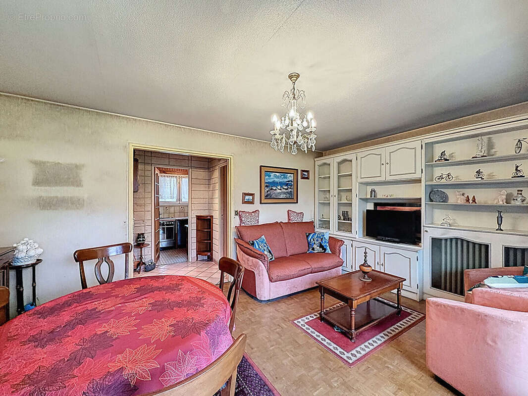 Appartement à SAINT-MAUR-DES-FOSSES