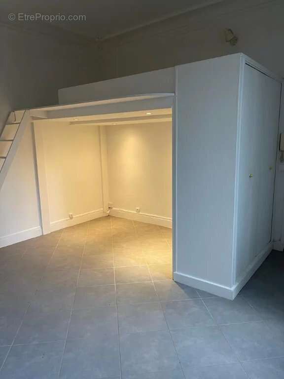 Appartement à PARIS-19E