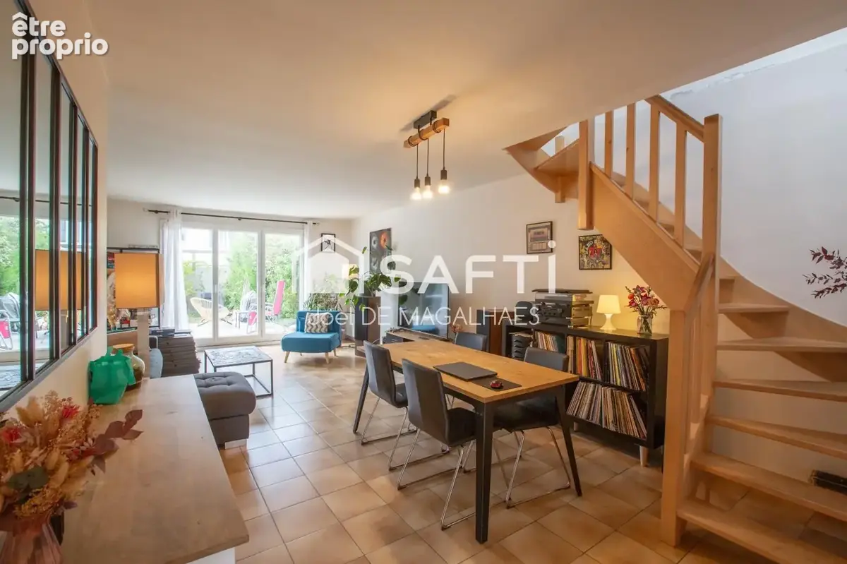 Photo 1 - Maison à LE MESNIL-SAINT-DENIS